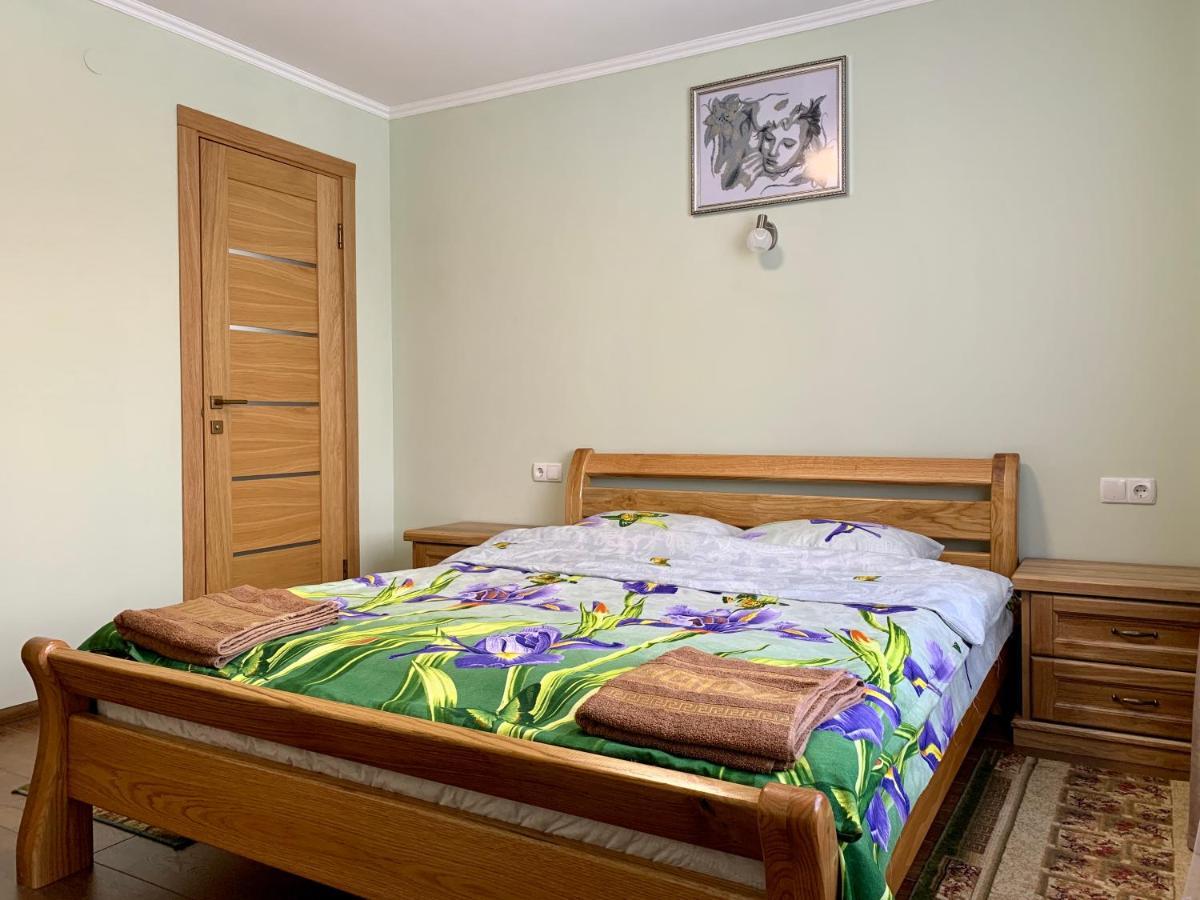 Underhills House Apartamento Yaremche Exterior foto