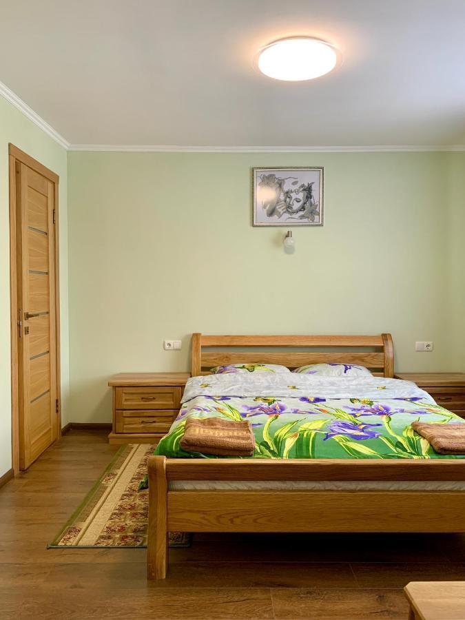 Underhills House Apartamento Yaremche Exterior foto