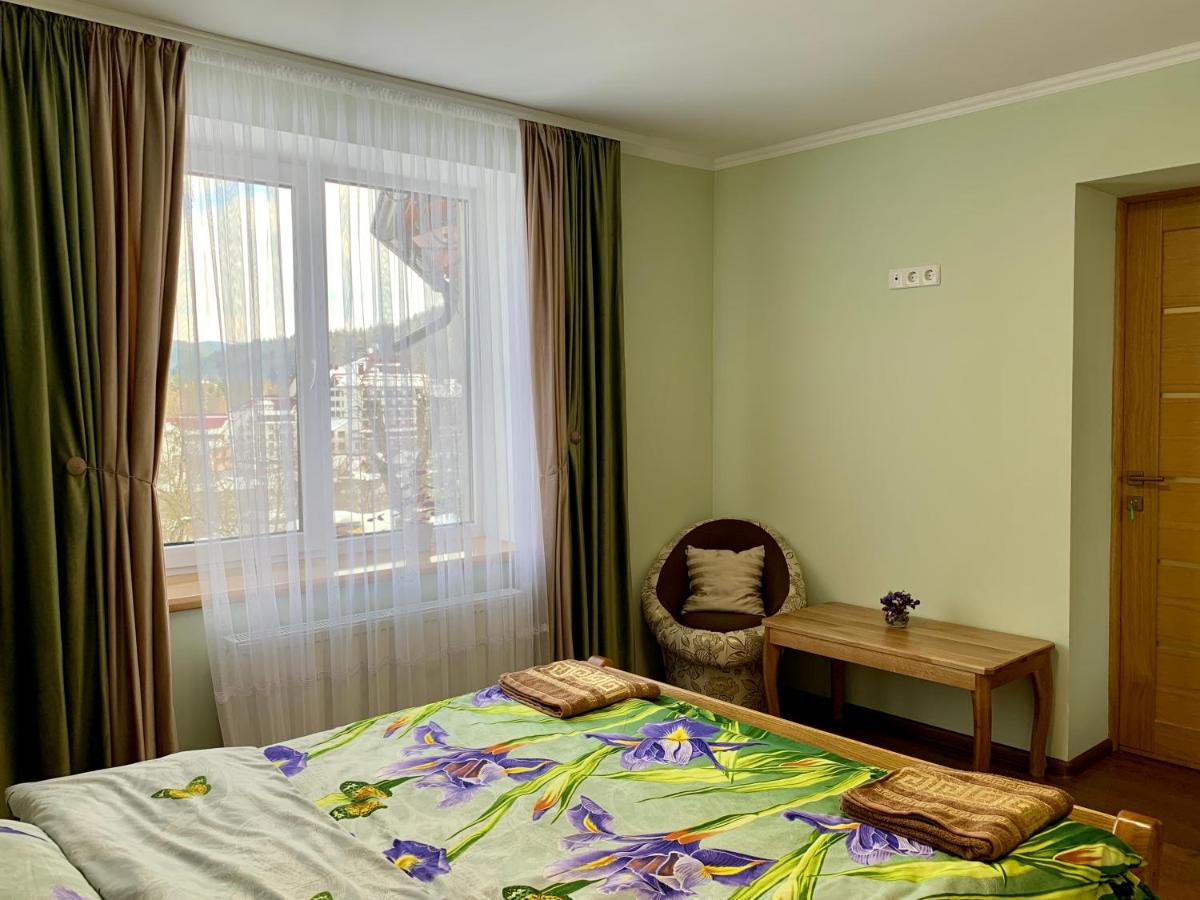 Underhills House Apartamento Yaremche Exterior foto