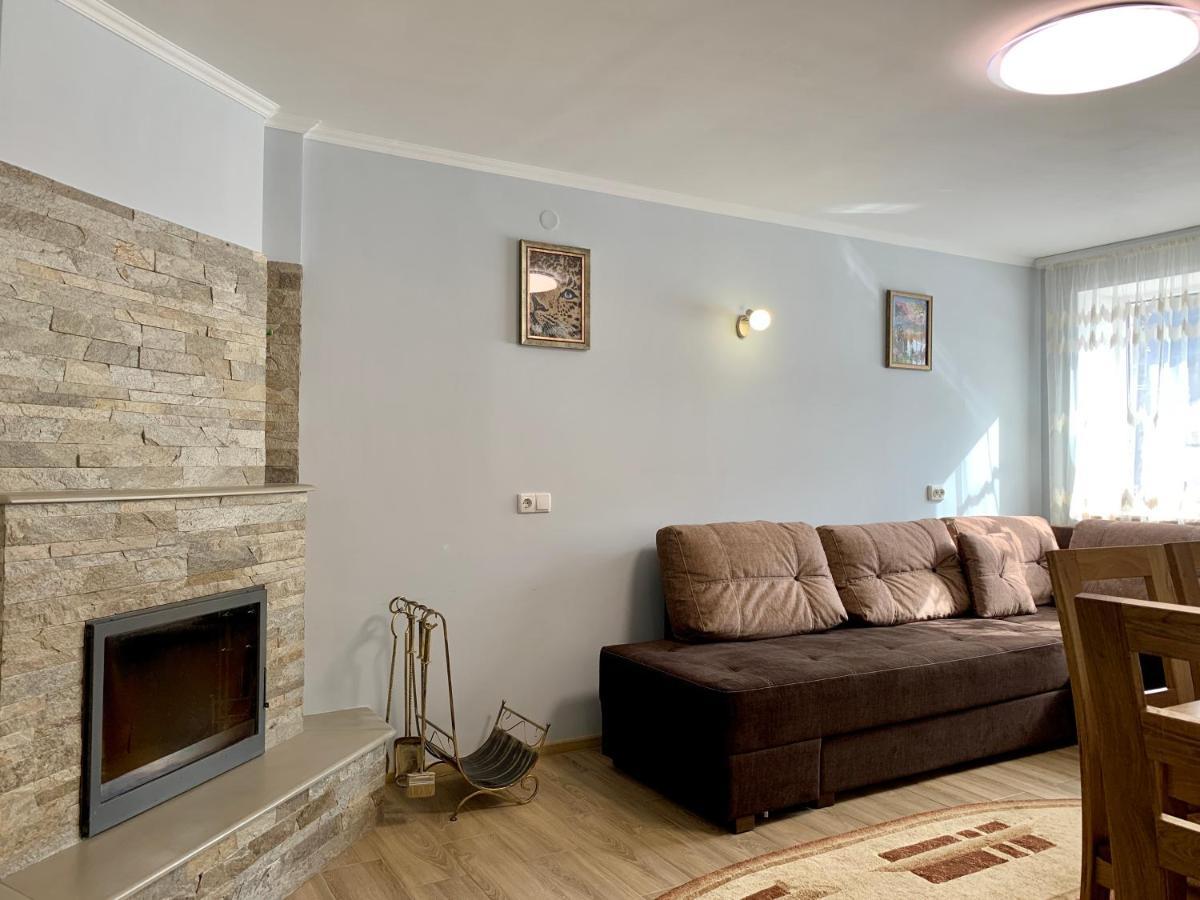 Underhills House Apartamento Yaremche Exterior foto