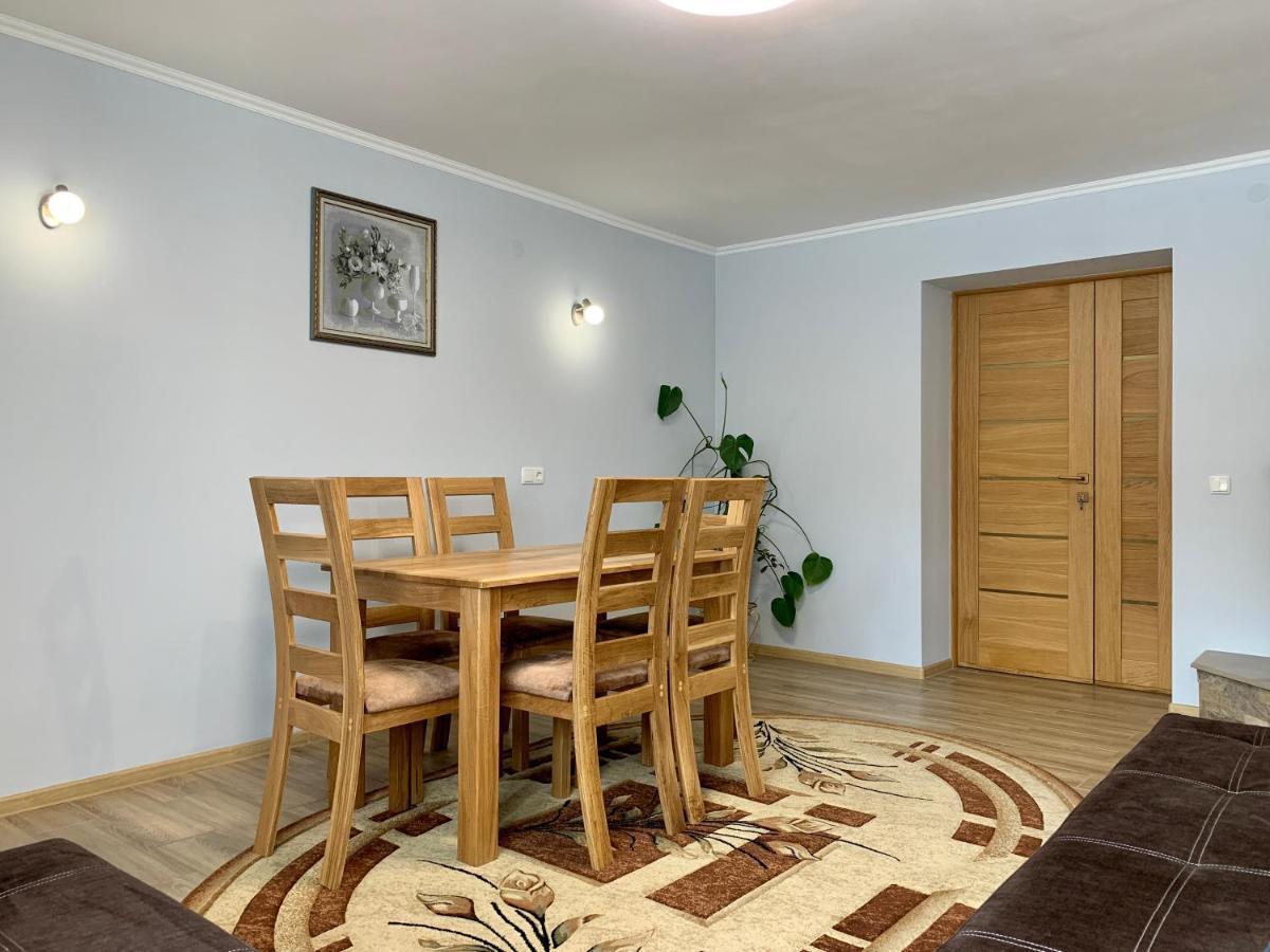 Underhills House Apartamento Yaremche Exterior foto