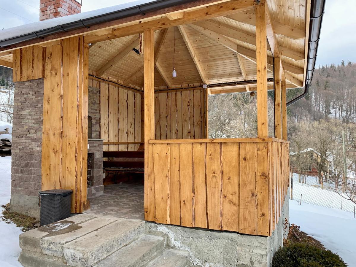 Underhills House Apartamento Yaremche Exterior foto
