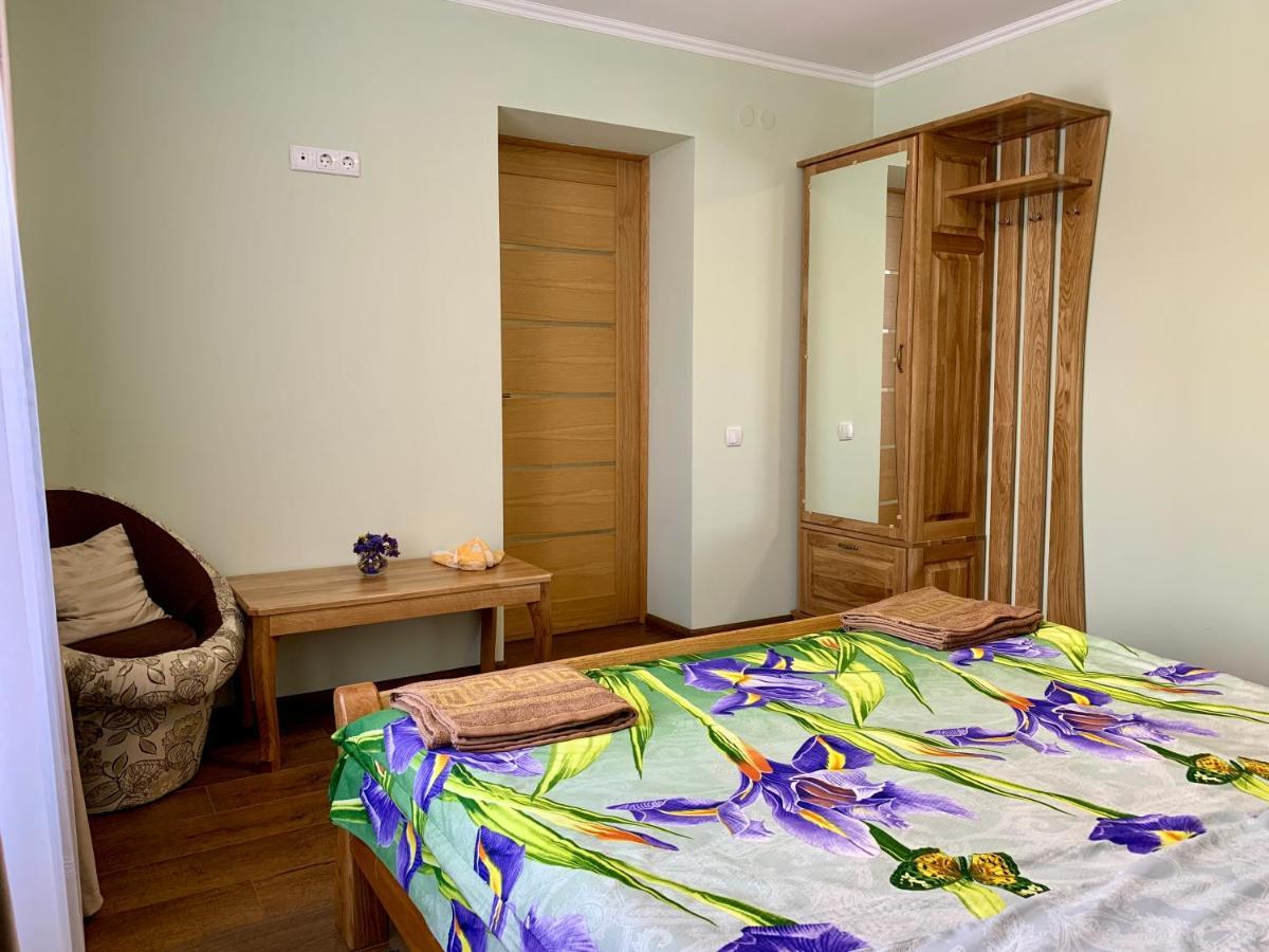 Underhills House Apartamento Yaremche Exterior foto