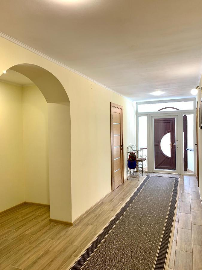 Underhills House Apartamento Yaremche Exterior foto