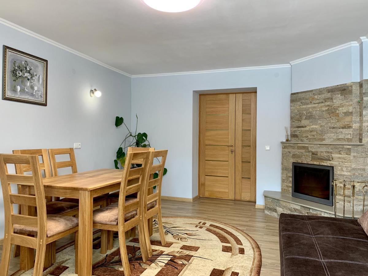 Underhills House Apartamento Yaremche Exterior foto